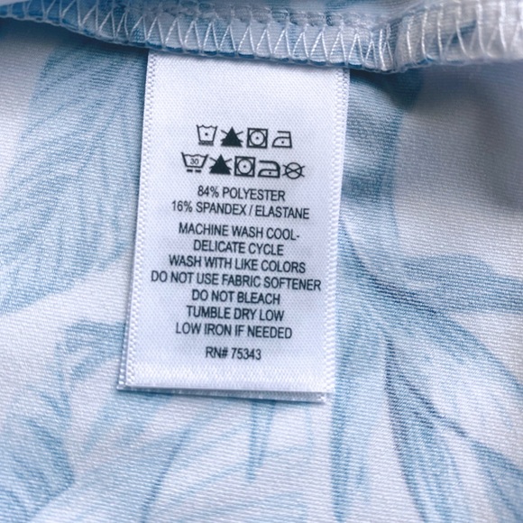 Tommy Bahama Women’s Golf Tank Top Quarter Zip Pull On - Picture 4 of 7